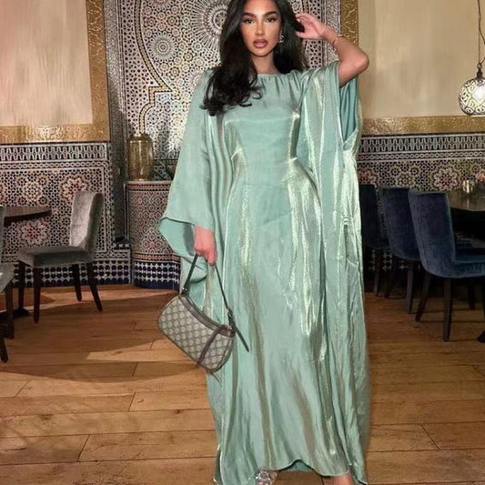 Robe longue élégante en satin fluide pour femmes