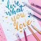 🎨🖊️ Ensemble de stylos à gel scintillants – Couleurs lumineuses, créativité illimitée, des traits qui brillent sur papier, cartes et journaux créatifs, le coffret magique pour petits et grands 🌈✨