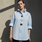 💎 57% DE RÉDUCTION – TEMPS LIMITÉ ! 💎 Chemise Oversize pour Femme avec Boutons Décoratifs – Col Montant, Ourlet Courbé & Polyester Anti-Froissement 👚✨