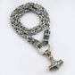 ⚡🔥 PROMO FLASH 50% ! Collier Marteau Thor Viking – Chaîne Byzantine Acier Inoxydable, Pendentif Mjolnir Bicolore, Runes Gravées, 60-70cm, Argent ou Or, Idéal Look Nordique & Mystique 💪✨